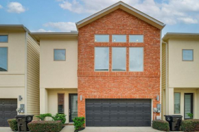 Central Condo Near NRG Stadium and Houston Zoo!